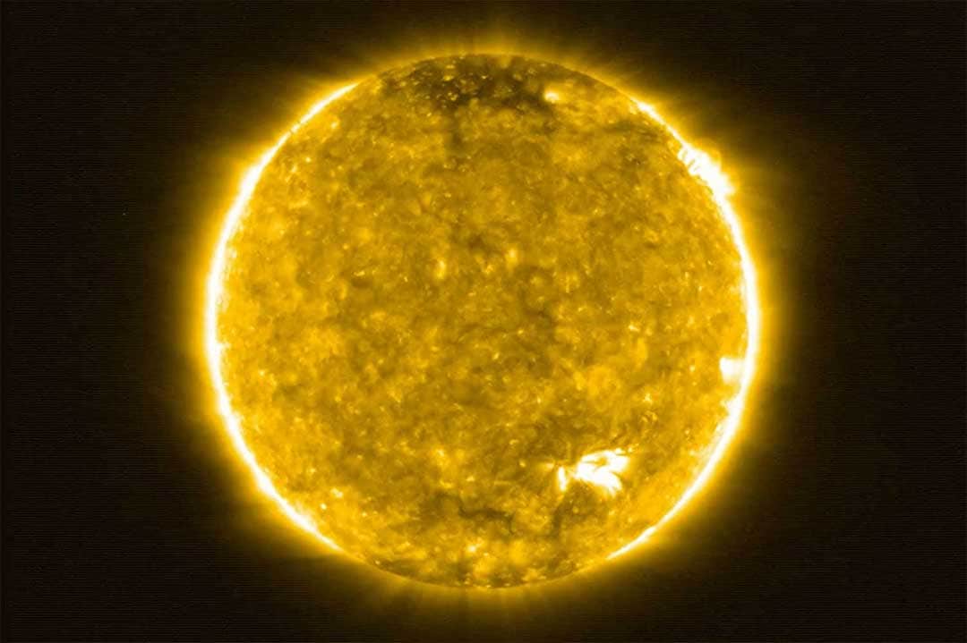 Solar orbiters first view of the sun pillars